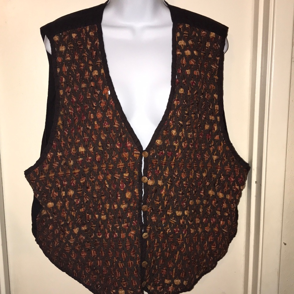 Woman’s button down vest, brown, size 2X.